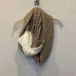 NWOT Betsey Johnson Oatmeal Infinity Scarf with Cream Bow